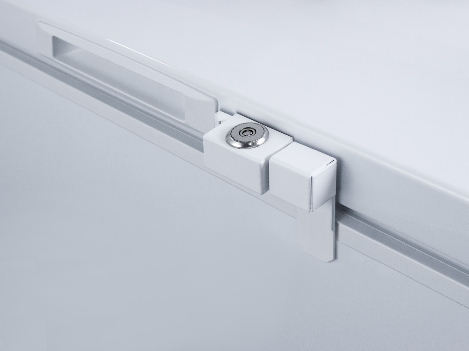 Laboratory chest freezer capable of -30 C (-22 F) operation; replaces FCL88